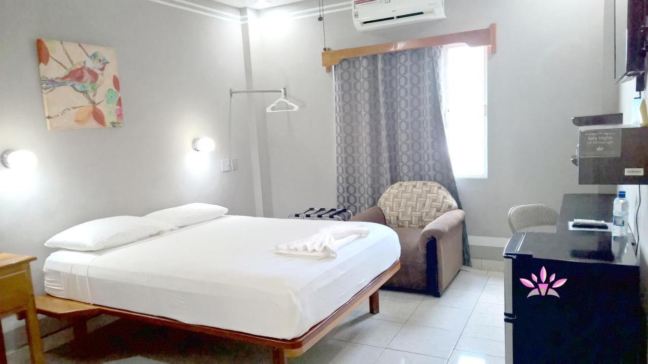 סן איגנאסיו Maya Bella Downtown Hotel מראה חיצוני תמונה